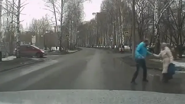 Tình người ấm áp trên đường phố