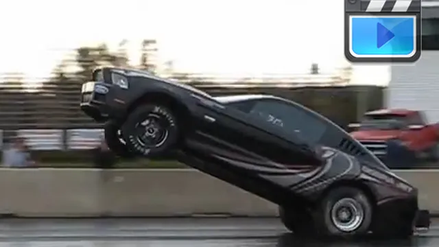 Xem Mustang Cobra Jet 2013 bốc đầu