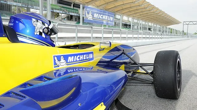 Khách hàng Việt lái xe đua tại Malaysia