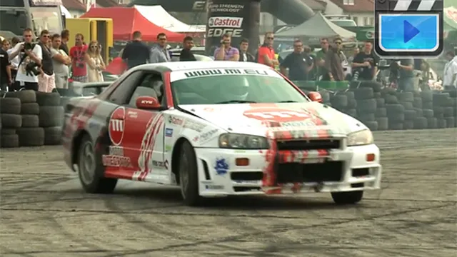 Không có tay, vẫn drift đẹp như phim