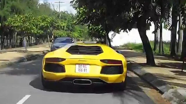 Aventador “vàng” đóng biển Ngoại Giao