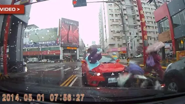 Vào cua tốc độ cao, tông người rồi bỏ chạy