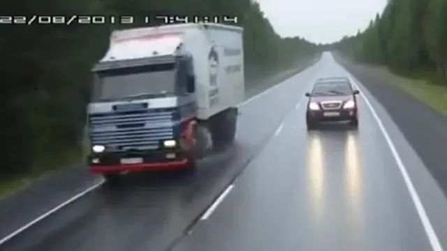 Bài học “đắt giá” khi vượt xe