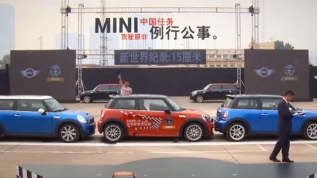 Màn đỗ xe song song đầy kinh ngạc !