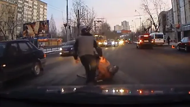 Nghĩa cử cao đẹp trên đường phố