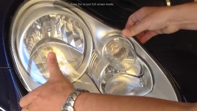 Dễ thay như đèn pha Porsche Cayenne!