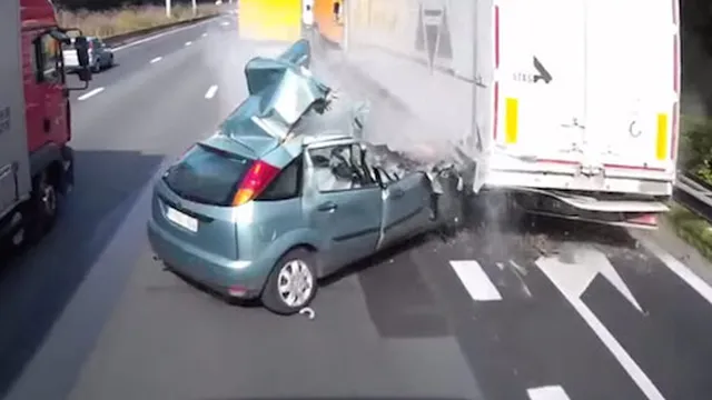 [Video] 2 lần bị đâm vẫn không chết