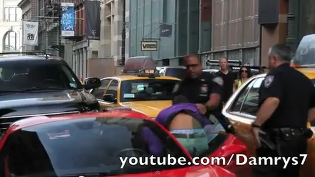 Đi siêu xe, "giỡn mặt" với cảnh sát