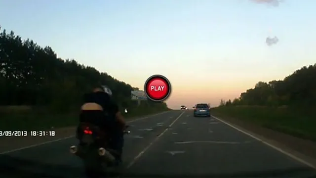 Chết thảm vì phóng mô tô tốc độ khủng khiếp