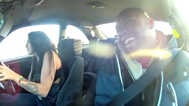 Xem mỹ nữ "drift" xe điêu luyện