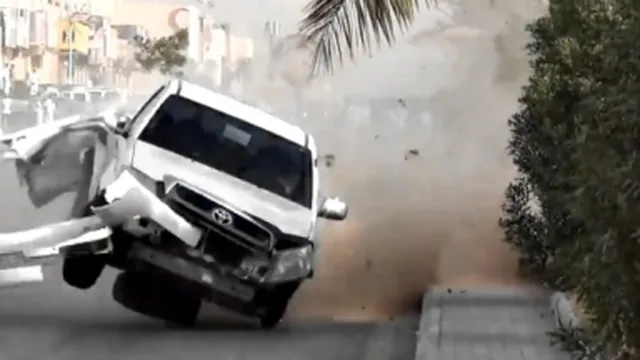 Gặp tai nạn nát xe vì chơi...dại