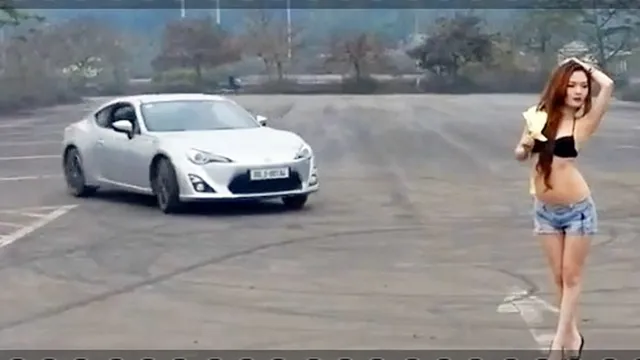 Hậu trường: hot girl Việt "drift"cùng Toyota 86