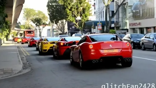 [Clip] 36 siêu xe Ferrari "khoe sắc" tại Singapore