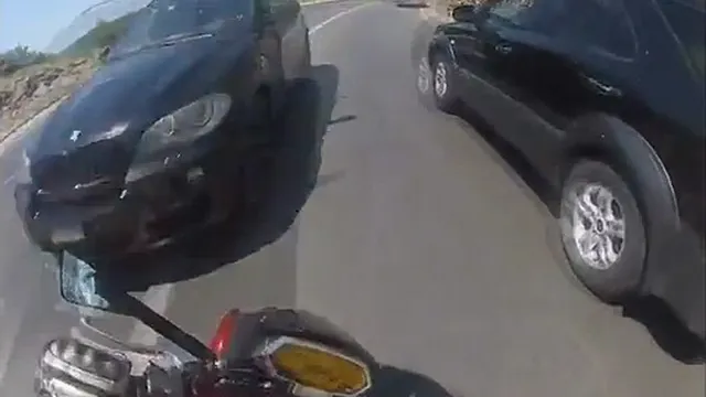 "Siêu mô tô" Z1000 thoát chết trong gang tấc