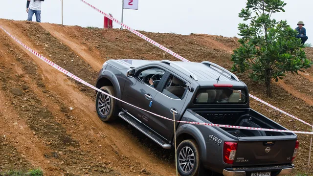 [Video] Trải nghiệm Nissan NP300 Navara 2015 ở Đồng Mô