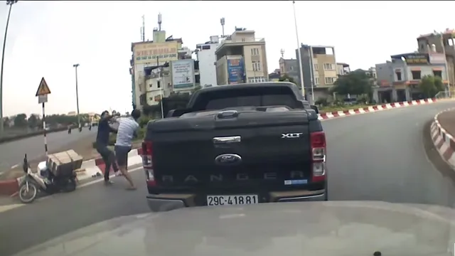 Ăn đòn vì quay đầu ẩu