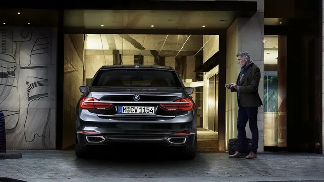 BMW 7-Series tự vào garage mà không cần người ngồi trong