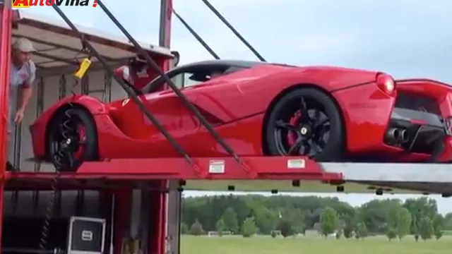 Container chuyên dụng bàn giao siêu xe triệu đô đến nhà khách hàng