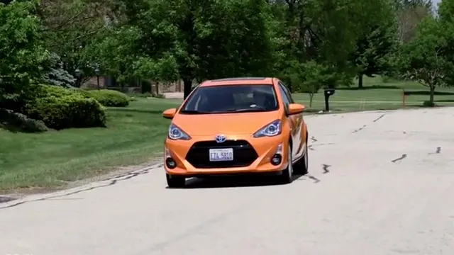 Prius C 2015: Xe xăng điện cỡ nhỏ giá mềm nhất của Toyota