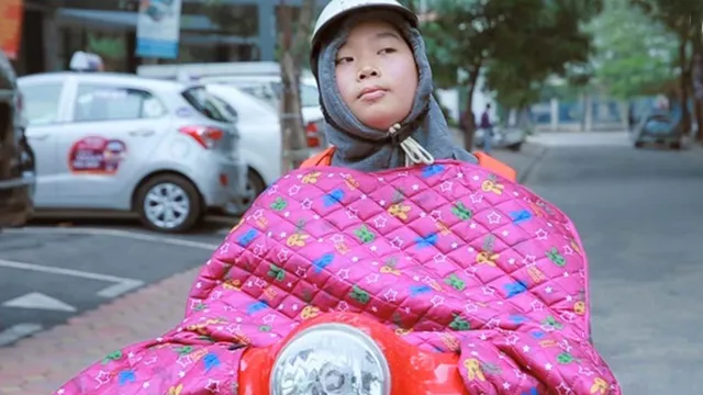 "Đập hộp" chiếc áo chống rét đang gây "bão"