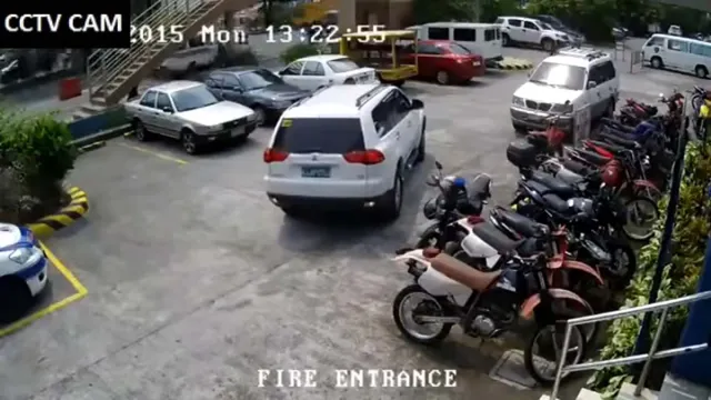 Đây là màn "lùi chuồng" tệ nhất bạn từng xem ?