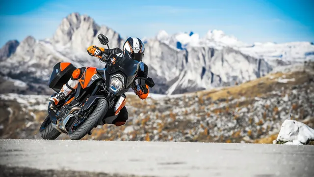 Video giới thiệu KTM 1290 Super Duke GT 2016