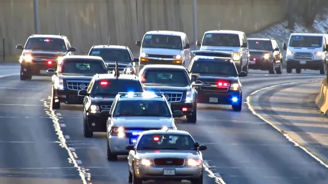 Xem dàn xe "khủng" hộ tống Tổng Thống Mỹ