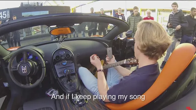 Chơi đàn ghita trên siêu xe Bugatti Veyron sẽ như thế nào