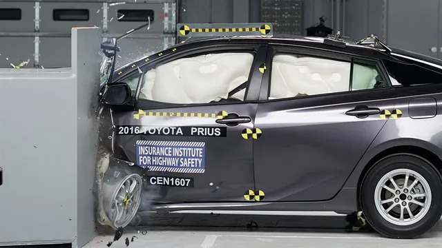 Toyota Prius 2016 đạt điểm cao trong thử nghiệm va chạm của IIHS