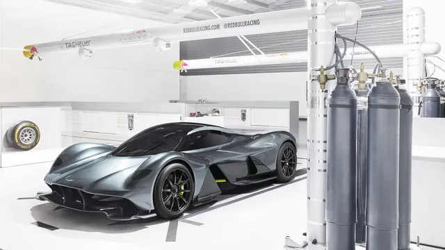Video cận cảnh "hàng nóng" Aston Martin-Red Bull 001