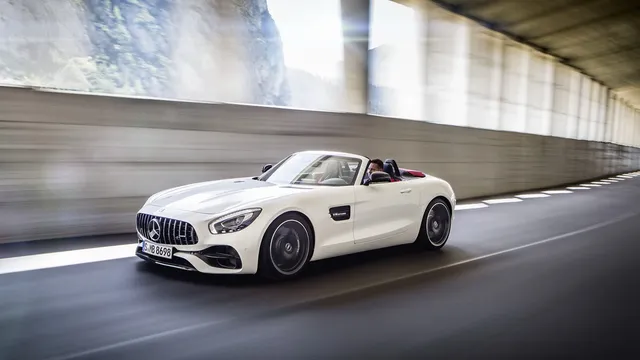 Video Mercedes-AMG GT Roadster và GT C Roadster mới ra mắt