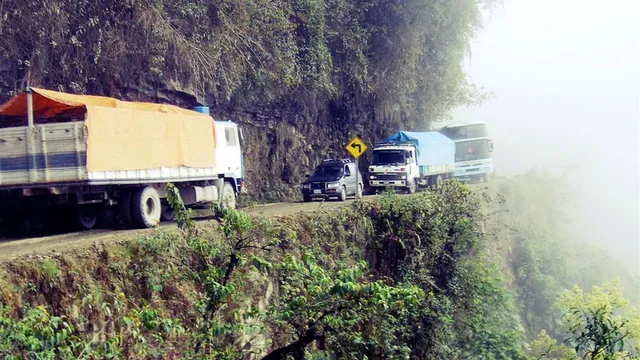 Nữ tài xế xe tải và câu chuyện chinh phục con đường tử thần Yungas ở Bolivia