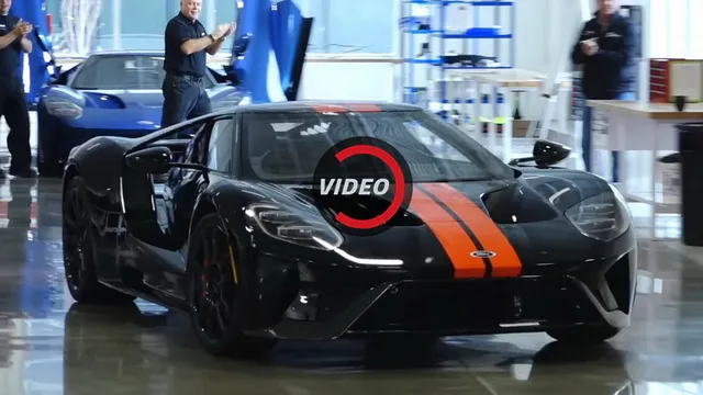 Video siêu xe Ford GT lăn bánh trong nhà máy