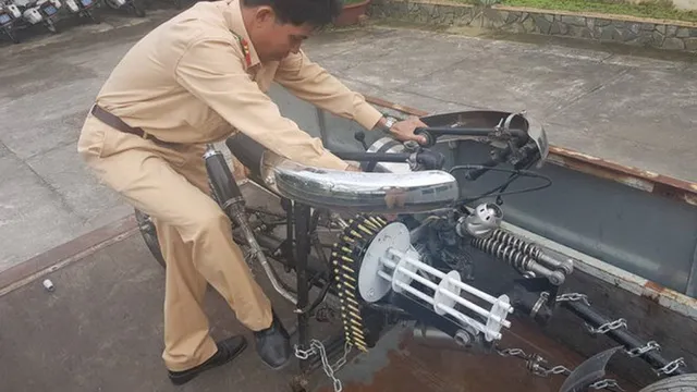 Video xe máy gắn súng đại liên xuất hiện trên quốc lộ 1A
