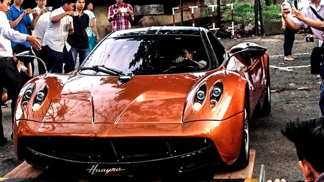 Video Minh "Nhựa" đưa siêu xe Pagani Huayra 80 tỷ đồng đi lấy biển số mới